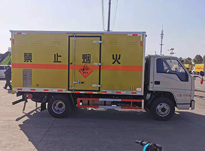 龙凤爆破器材运输车技术升级与安全合规新趋势